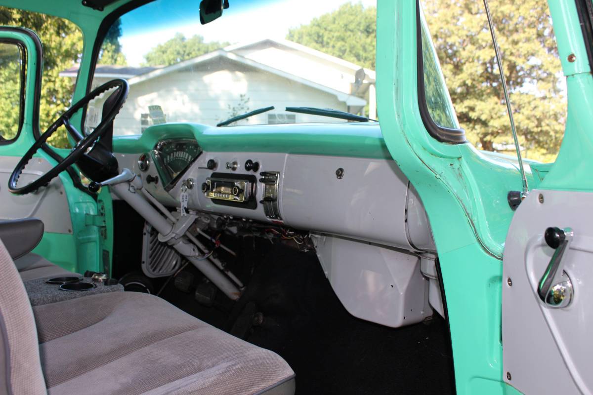 Chevrolet-Truck-1957-green-94401-8