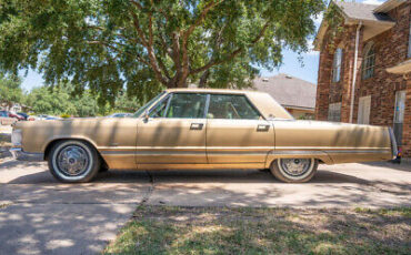 Chrysler-Imperial-Berline-1967-Gold-Gold-2-2