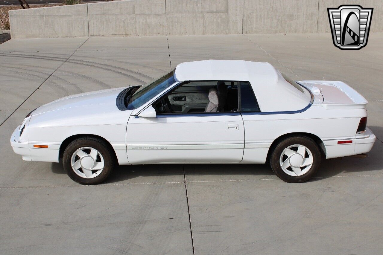 Chrysler-LeBaron-1990-White-Gray-33511-9