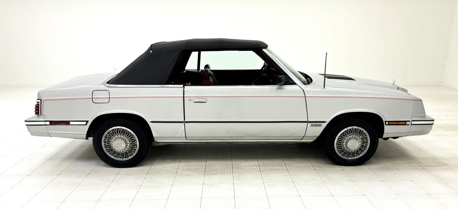 Chrysler-LeBaron-Cabriolet-1985-8