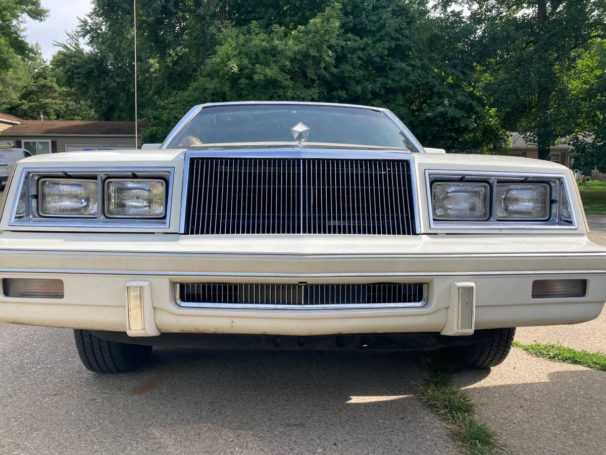 Chrysler-Lebaron-convertible-1984-white-193121-3