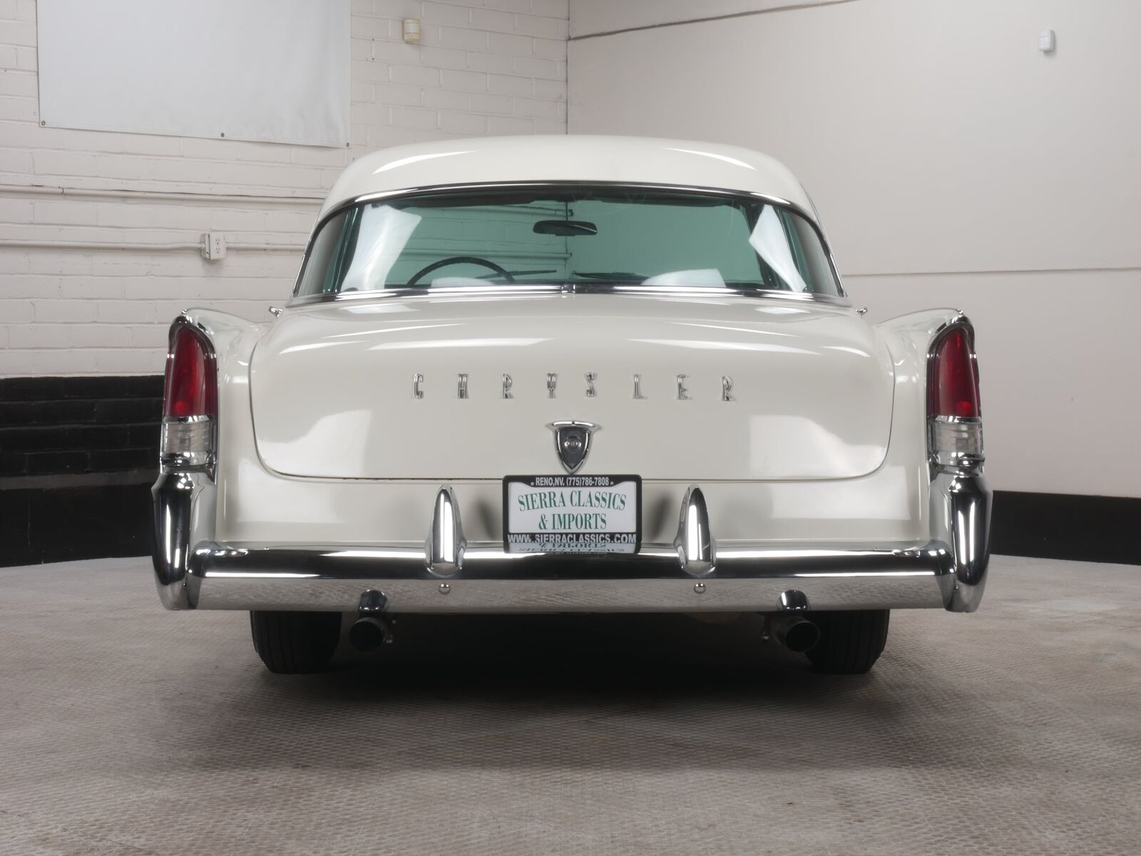 Chrysler-New-Yorker-Berline-1956-White-Blue-58327-10