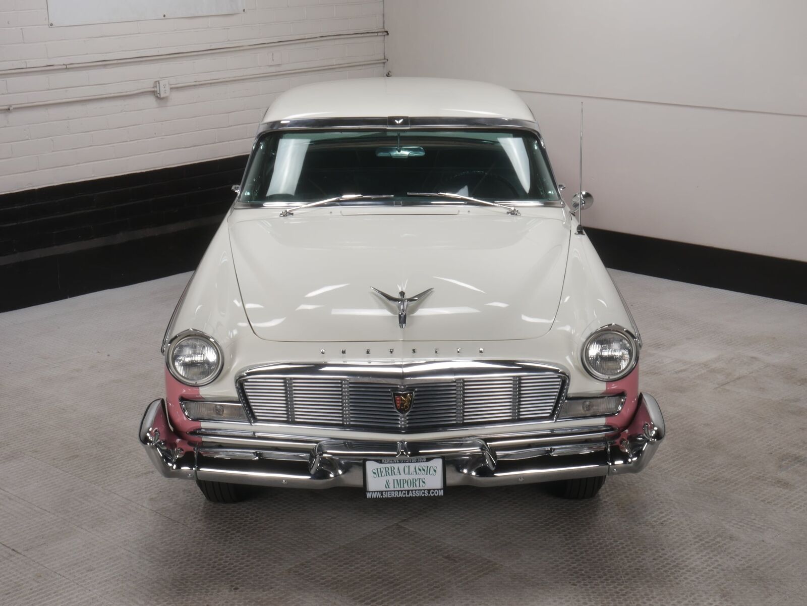 Chrysler-New-Yorker-Berline-1956-White-Blue-58327-3