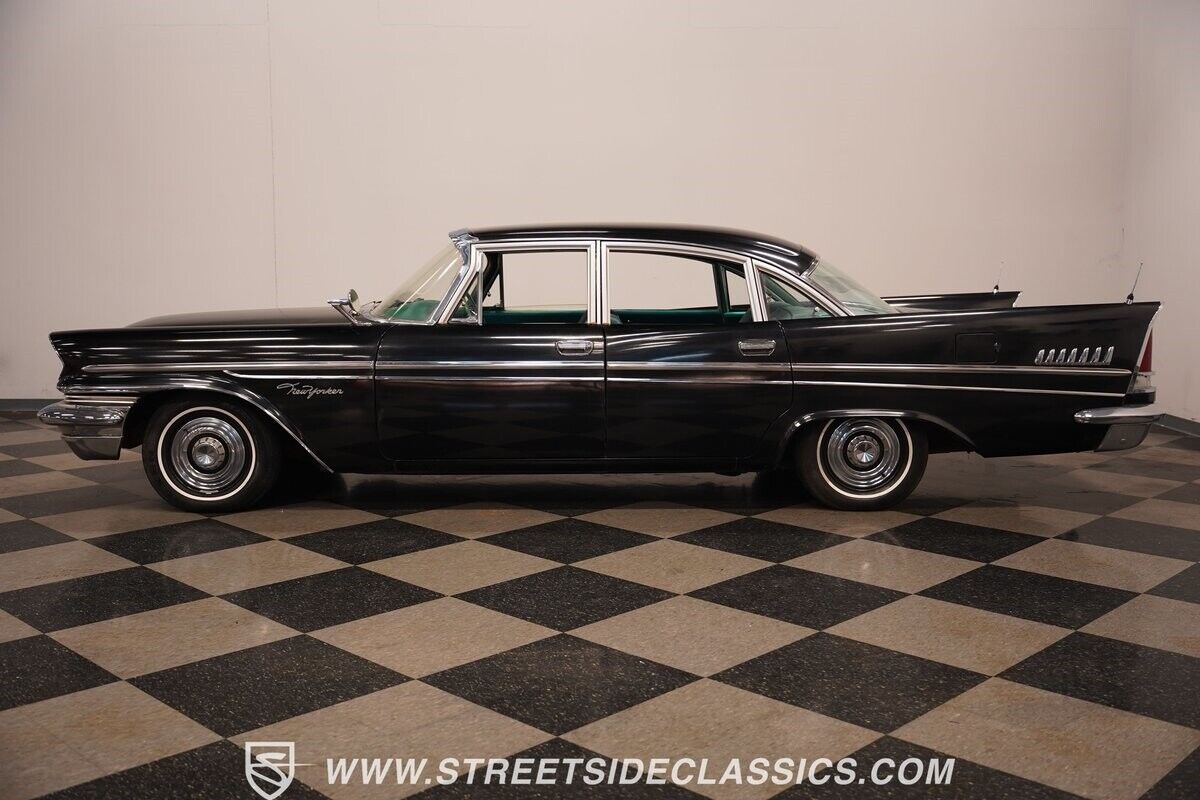 Chrysler-New-Yorker-Berline-1957-Black-Green-81069-2