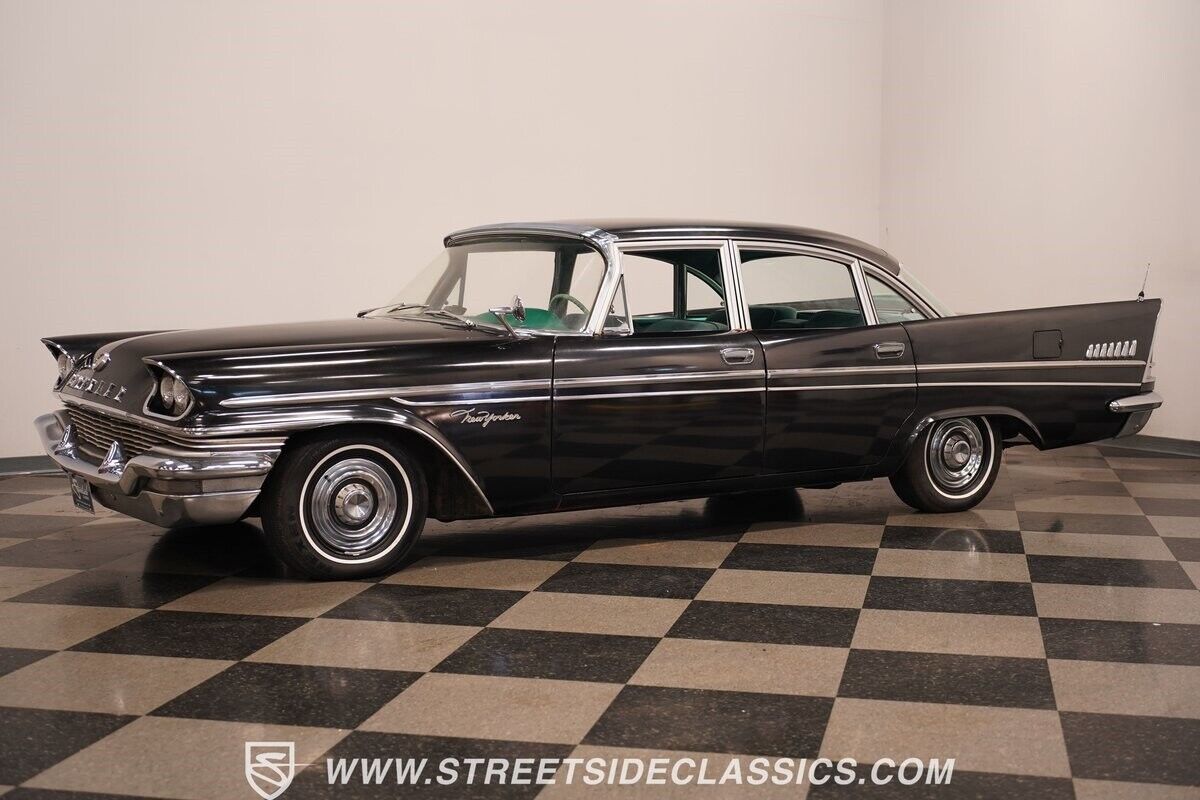 Chrysler-New-Yorker-Berline-1957-Black-Green-81069-8