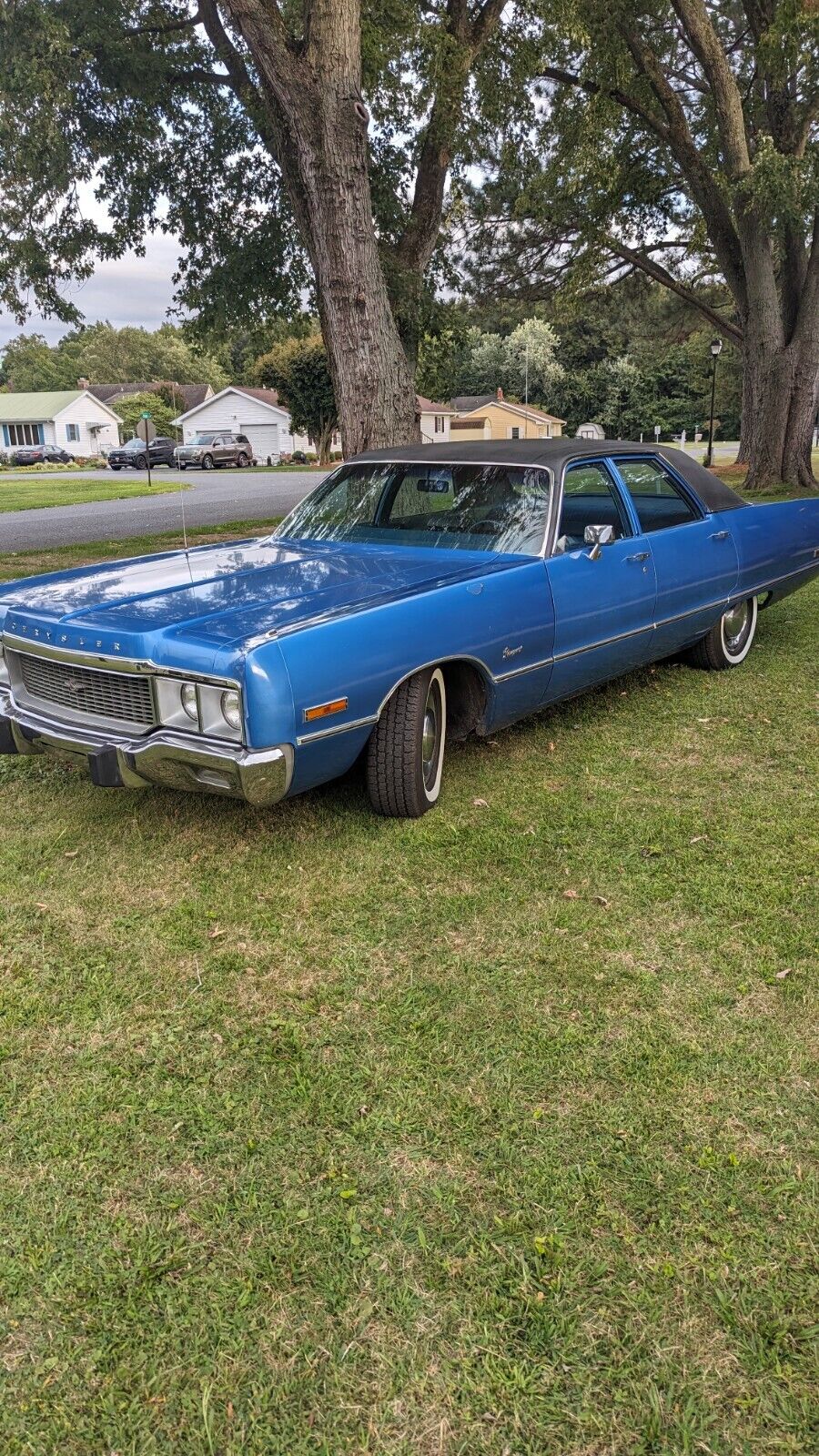 Chrysler-Newport-Berline-1973-Blue-Blue-37387-1