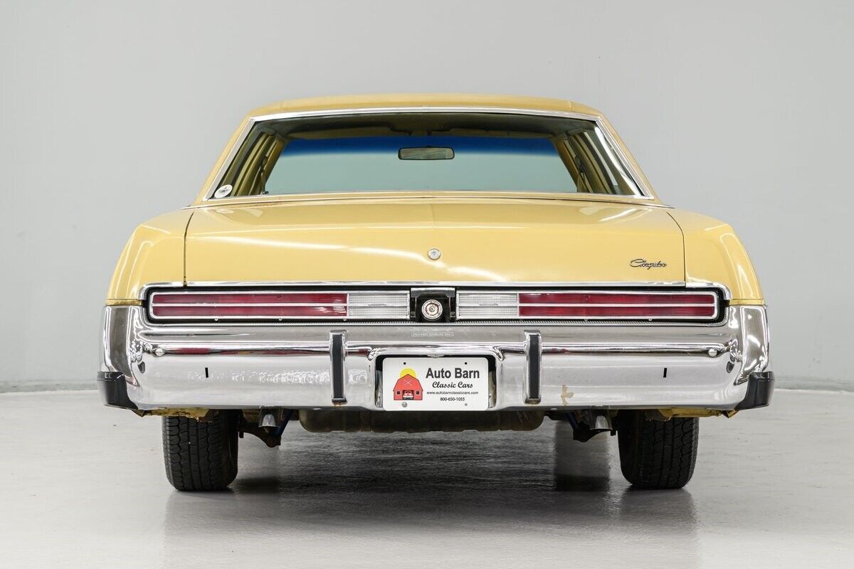 Chrysler-Newport-Berline-1977-Yellow-Gold-93614-5