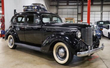 Chrysler-Royal-Berline-1938-Black-Tan-107060-10