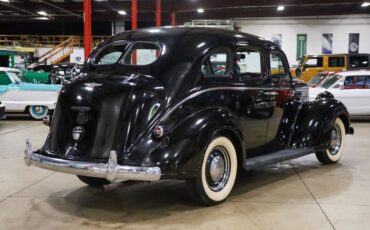 Chrysler-Royal-Berline-1938-Black-Tan-107060-6