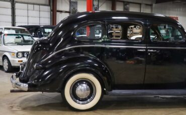 Chrysler-Royal-Berline-1938-Black-Tan-107060-7