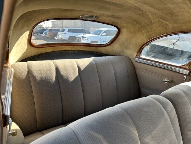 Chrysler-Royal-Coupe-1947-10