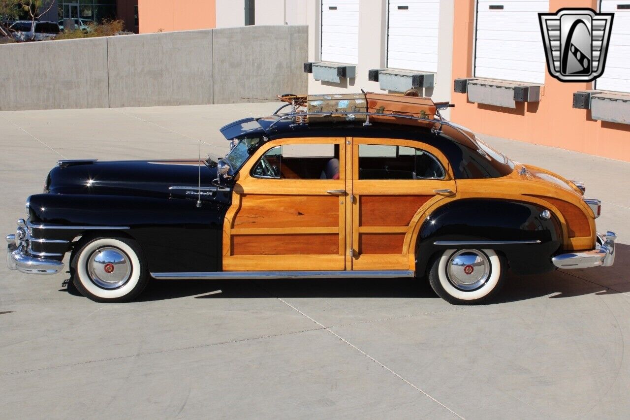 Chrysler-Town-and-Country-Berline-1946-Black-Gray-30878-9