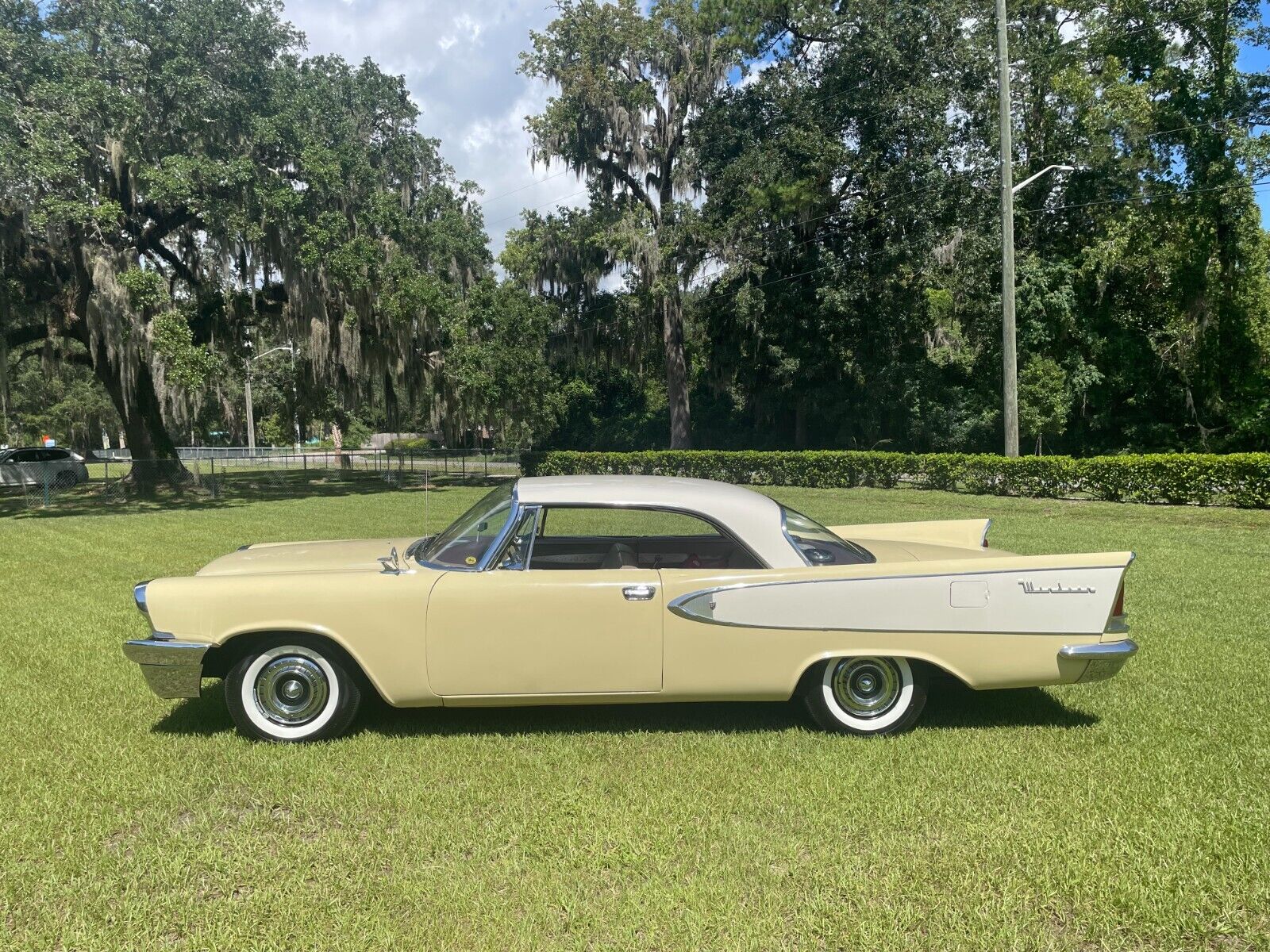 Chrysler-Windsor-Coupe-1958-13