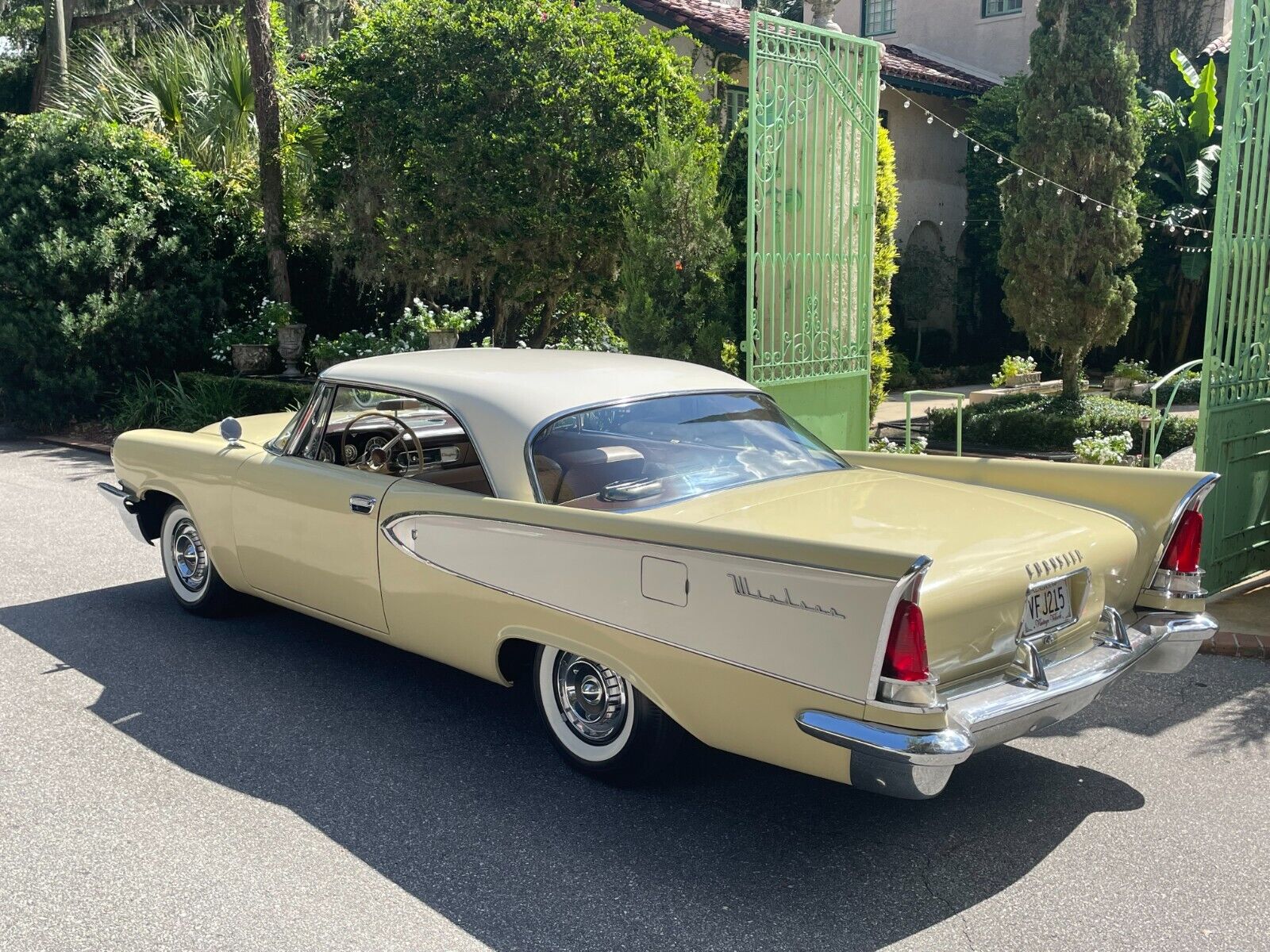 Chrysler-Windsor-Coupe-1958-2