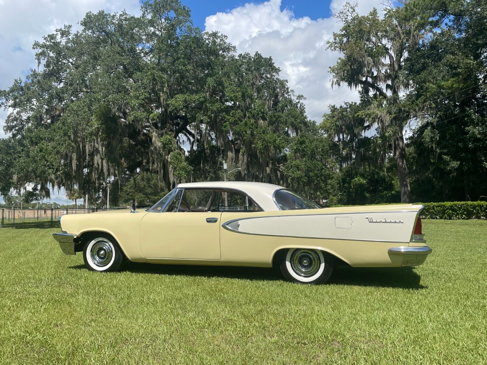 Chrysler-Windsor-Coupe-1958-34