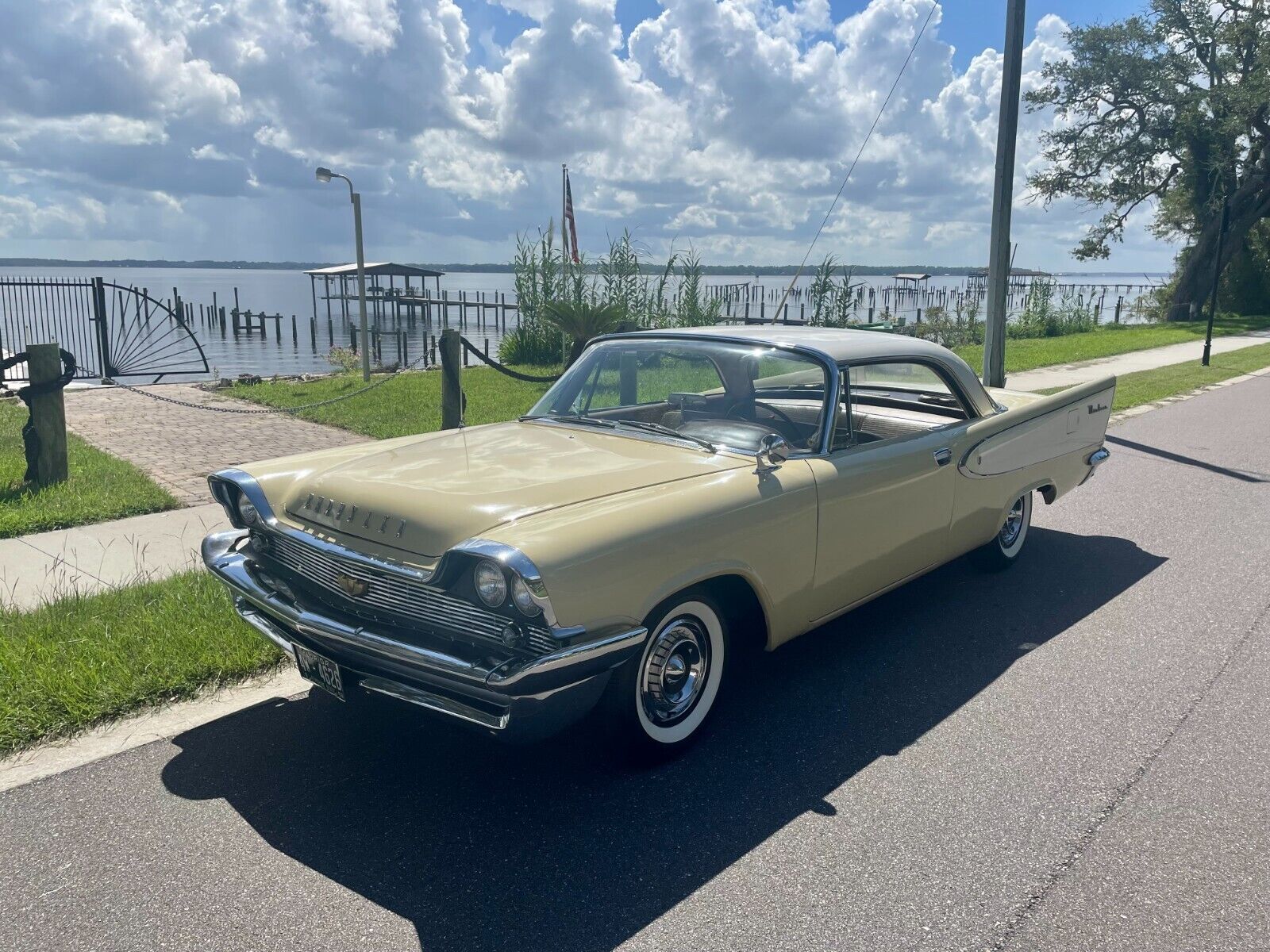 Chrysler-Windsor-Coupe-1958-35