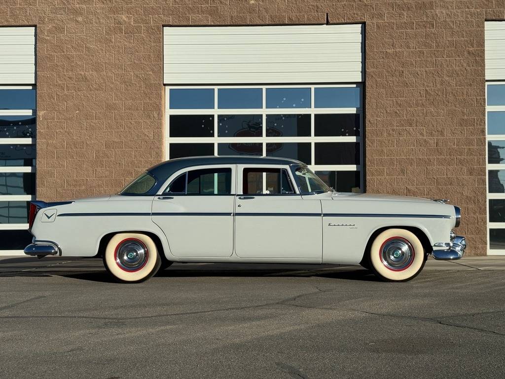 Chrysler-Windsor-deluxe-1955-1