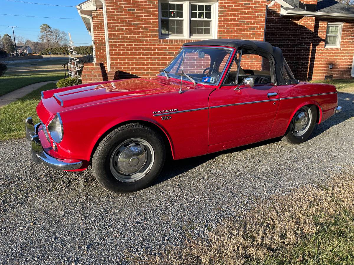 Datsun-1600-1968-red-83686-5