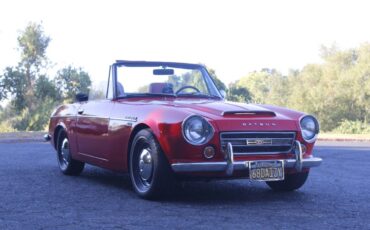 Datsun-2000-1968-red-160932-1