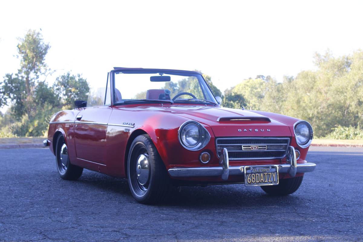 Datsun-2000-1968-red-160932-1