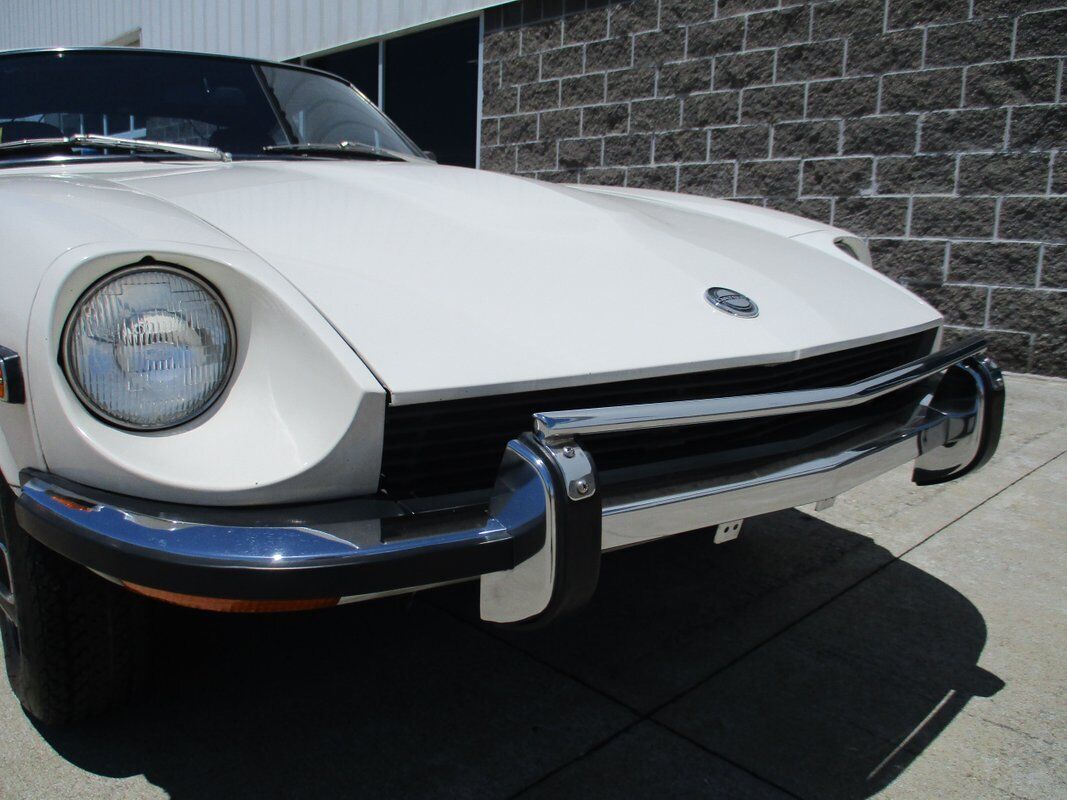 Datsun-Z-Series-1973-White-Burgandy-68527-6