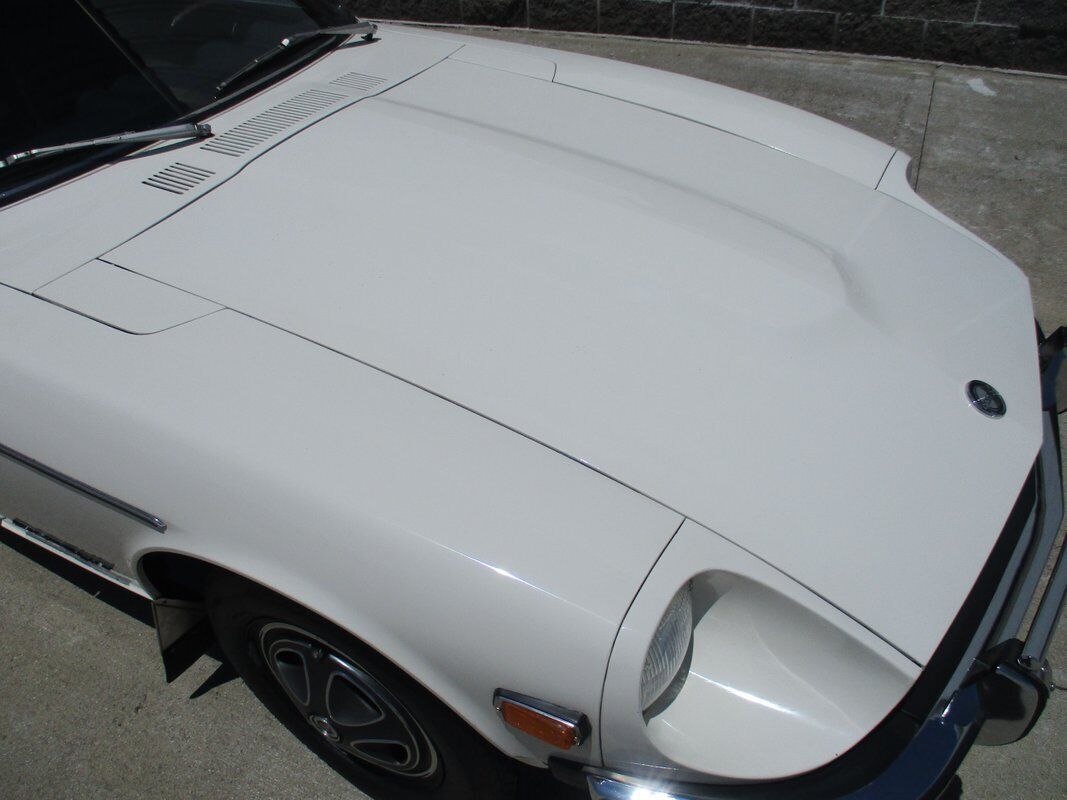 Datsun-Z-Series-1973-White-Burgandy-68527-8