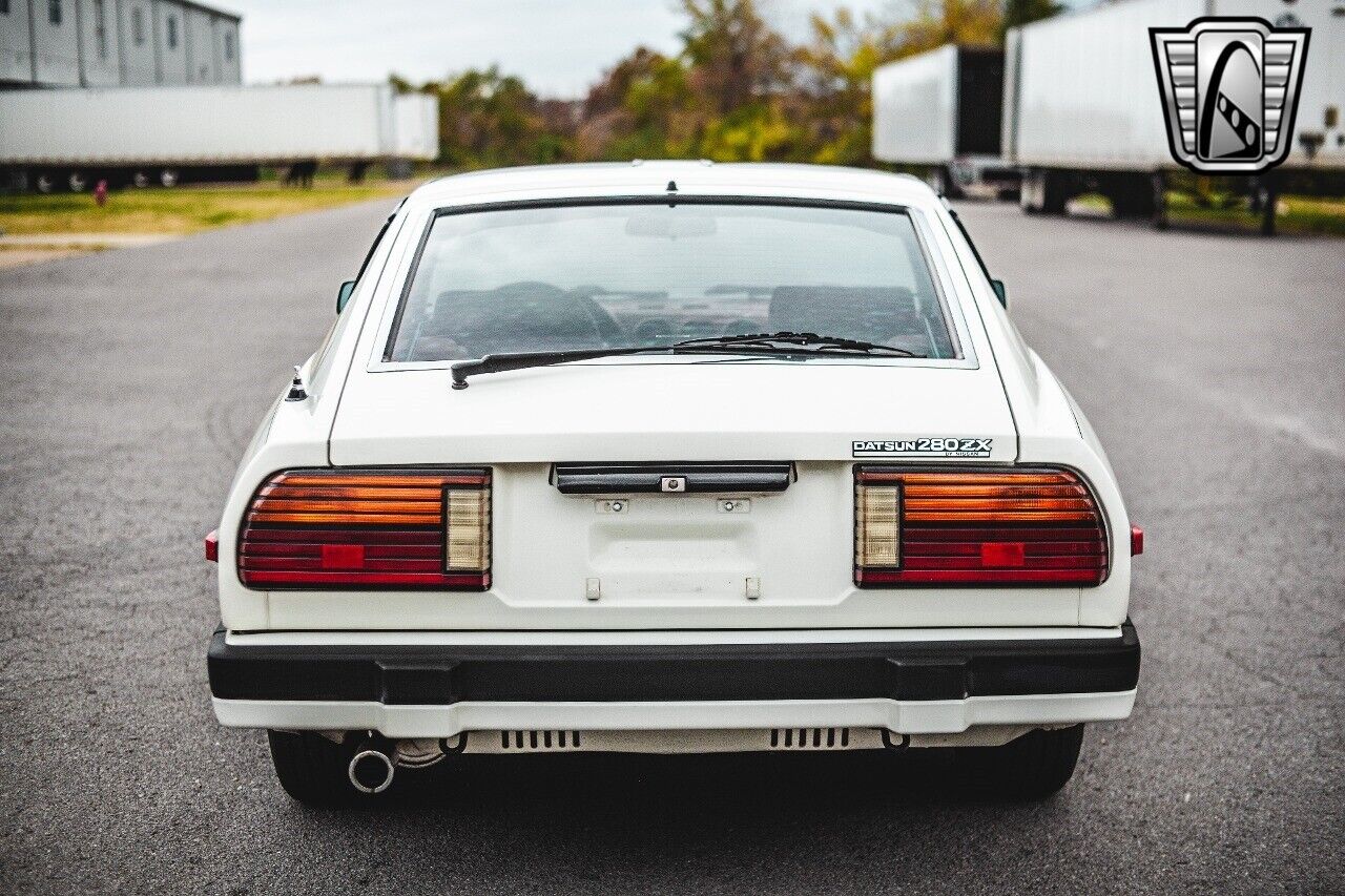 Datsun-Z-Series-1982-White-MAROON-41629-6