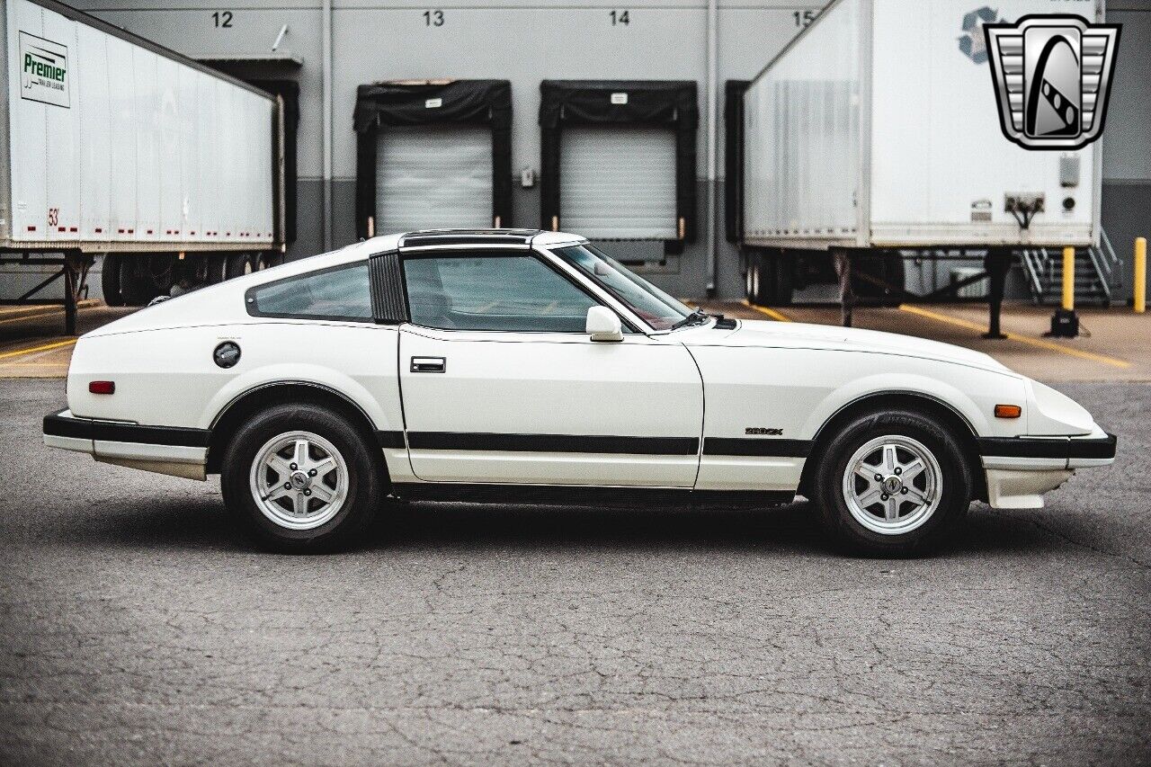 Datsun-Z-Series-1982-White-MAROON-41629-8