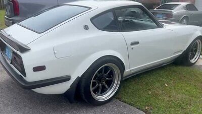 Datsun-Z-Series-Coupe-1971-White-Black-2437-10