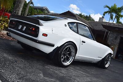 Datsun-Z-Series-Coupe-1971-White-Black-2437-7