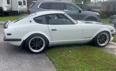 Datsun-Z-Series-Coupe-1971-White-Black-2437-9