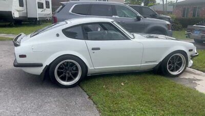 Datsun-Z-Series-Coupe-1971-White-Black-2437-9