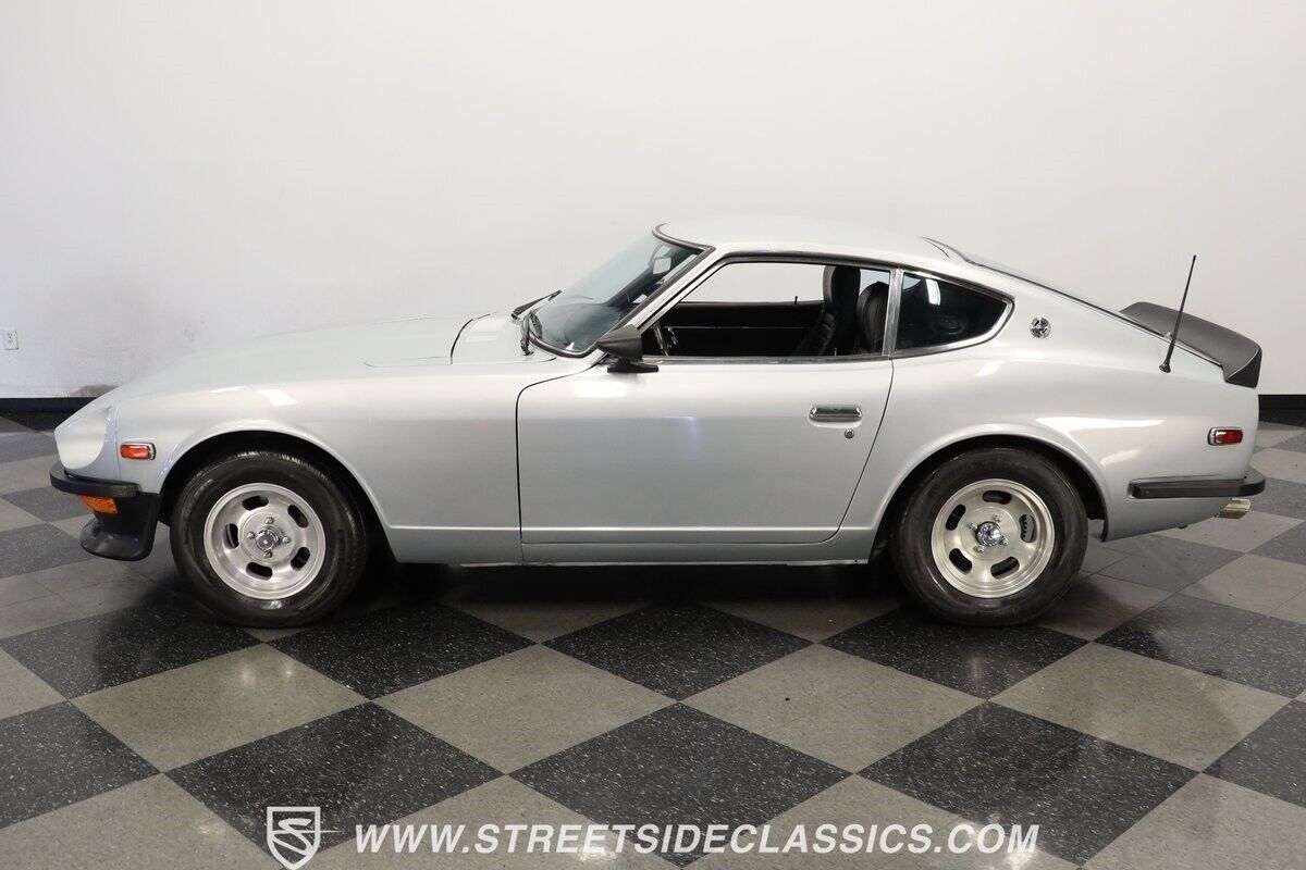 Datsun-Z-Series-Coupe-1973-Gray-Black-93244-2