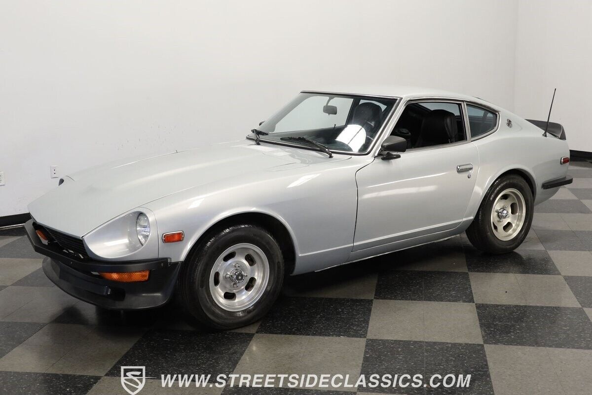 Datsun-Z-Series-Coupe-1973-Gray-Black-93244-5