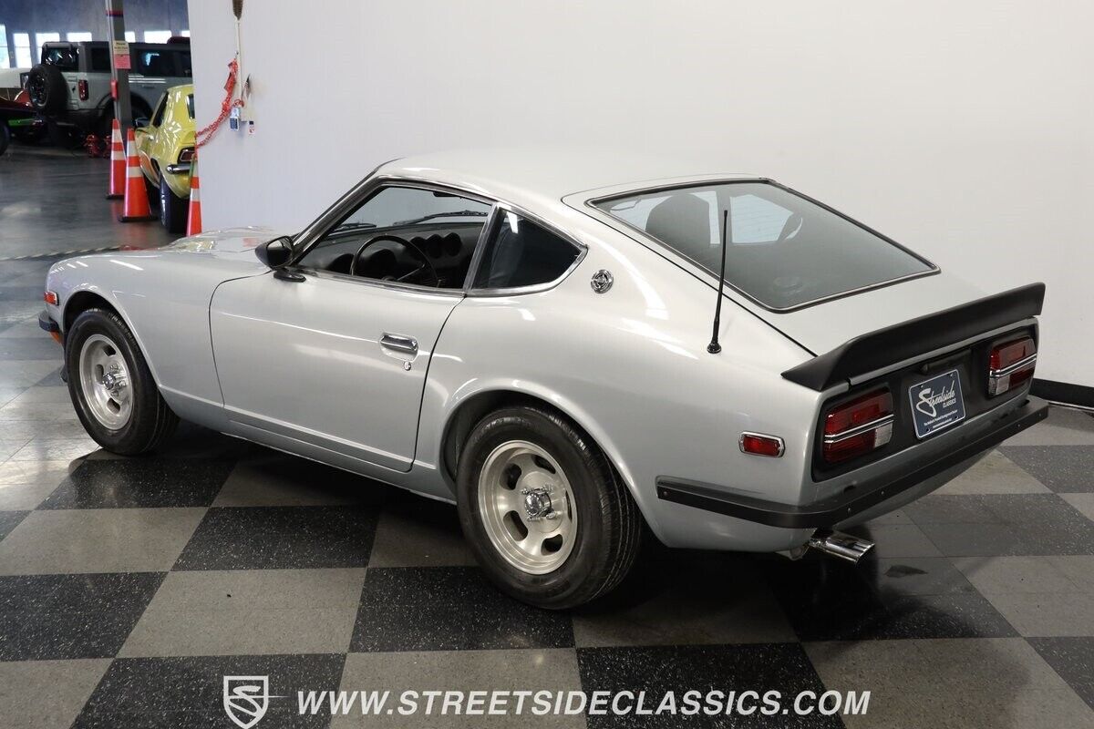 Datsun-Z-Series-Coupe-1973-Gray-Black-93244-6