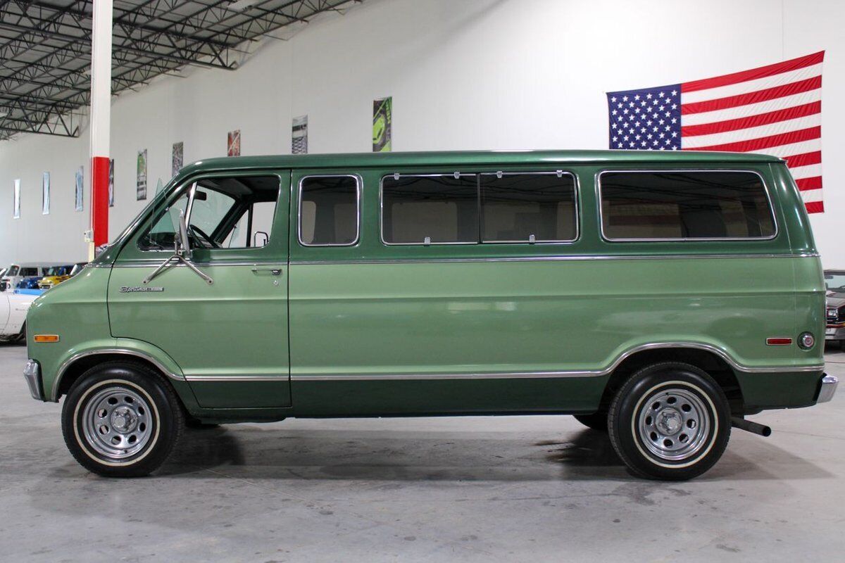 Dodge-B-200-Van-Van-1977-2