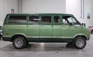 Dodge-B-200-Van-Van-1977-8