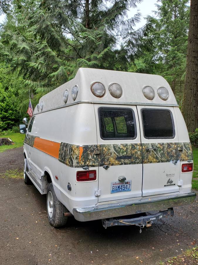 Dodge-B300-1977-white-125529-22