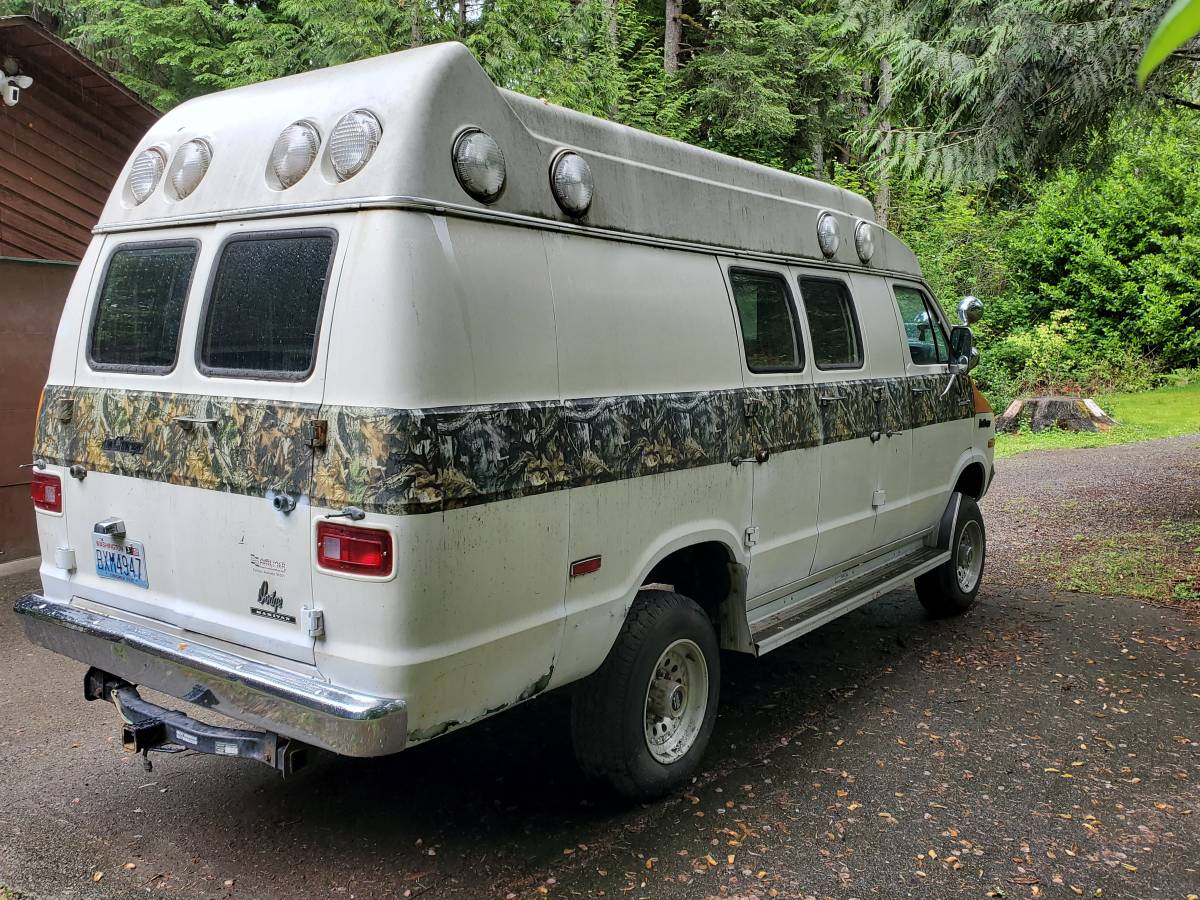 Dodge-B300-1977-white-125529-3