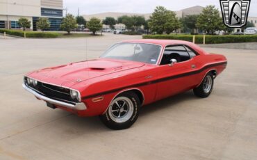 Dodge-Challenger-1970-Red-Black-155427-2