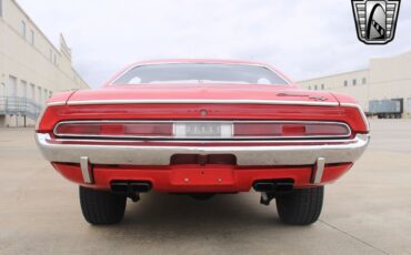 Dodge-Challenger-1970-Red-Black-155427-4