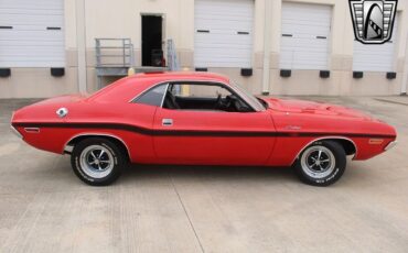 Dodge-Challenger-1970-Red-Black-155427-5