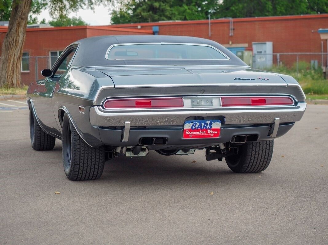 Dodge-Challenger-1970-Silver-Black-131007-8