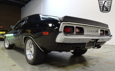 Dodge-Challenger-1973-Black-Black-1333-10