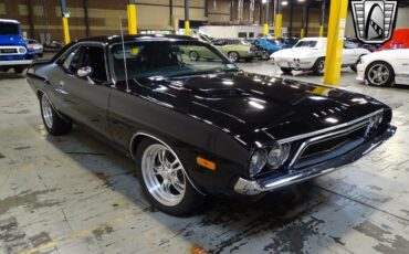 Dodge-Challenger-1973-Black-Black-1333-5