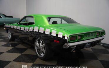 Dodge-Challenger-1974-Green-Black-147120-11