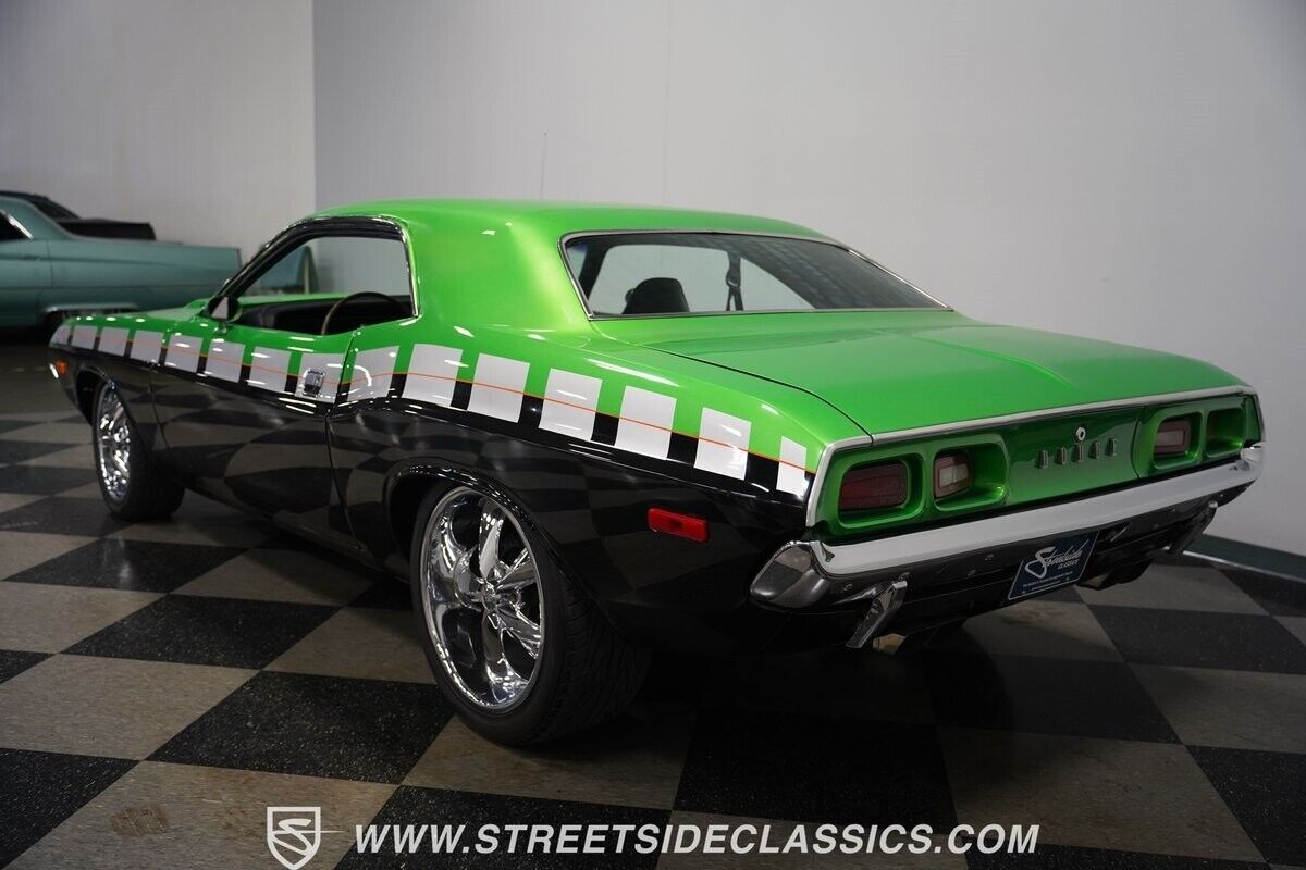 Dodge-Challenger-1974-Green-Black-147120-11