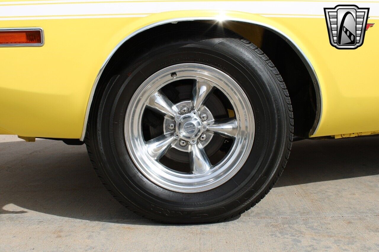 Dodge-Challenger-Berline-1970-Yellow-White-21206-10