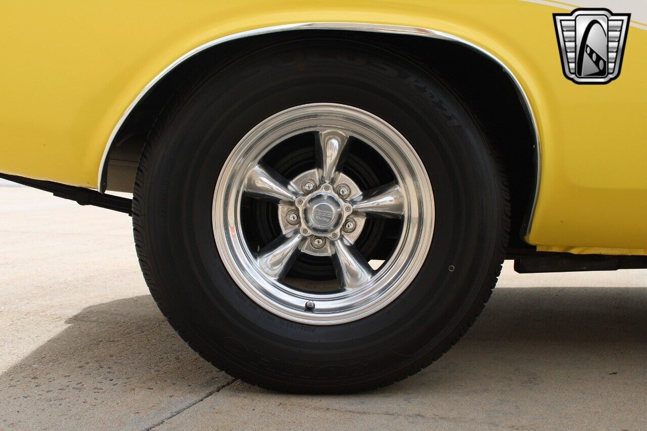 Dodge-Challenger-Berline-1970-Yellow-White-21206-11