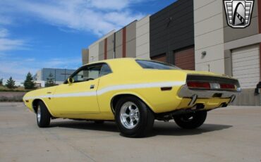 Dodge-Challenger-Berline-1970-Yellow-White-21206-4